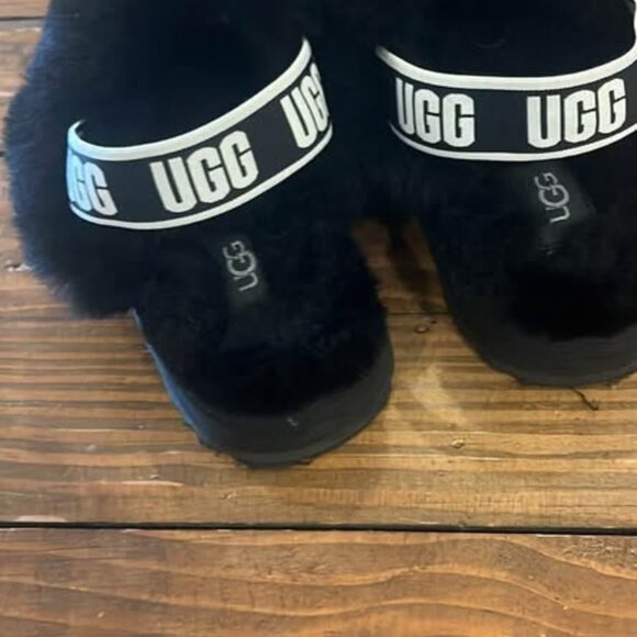 Ugg Sandals - Picture 2 of 4